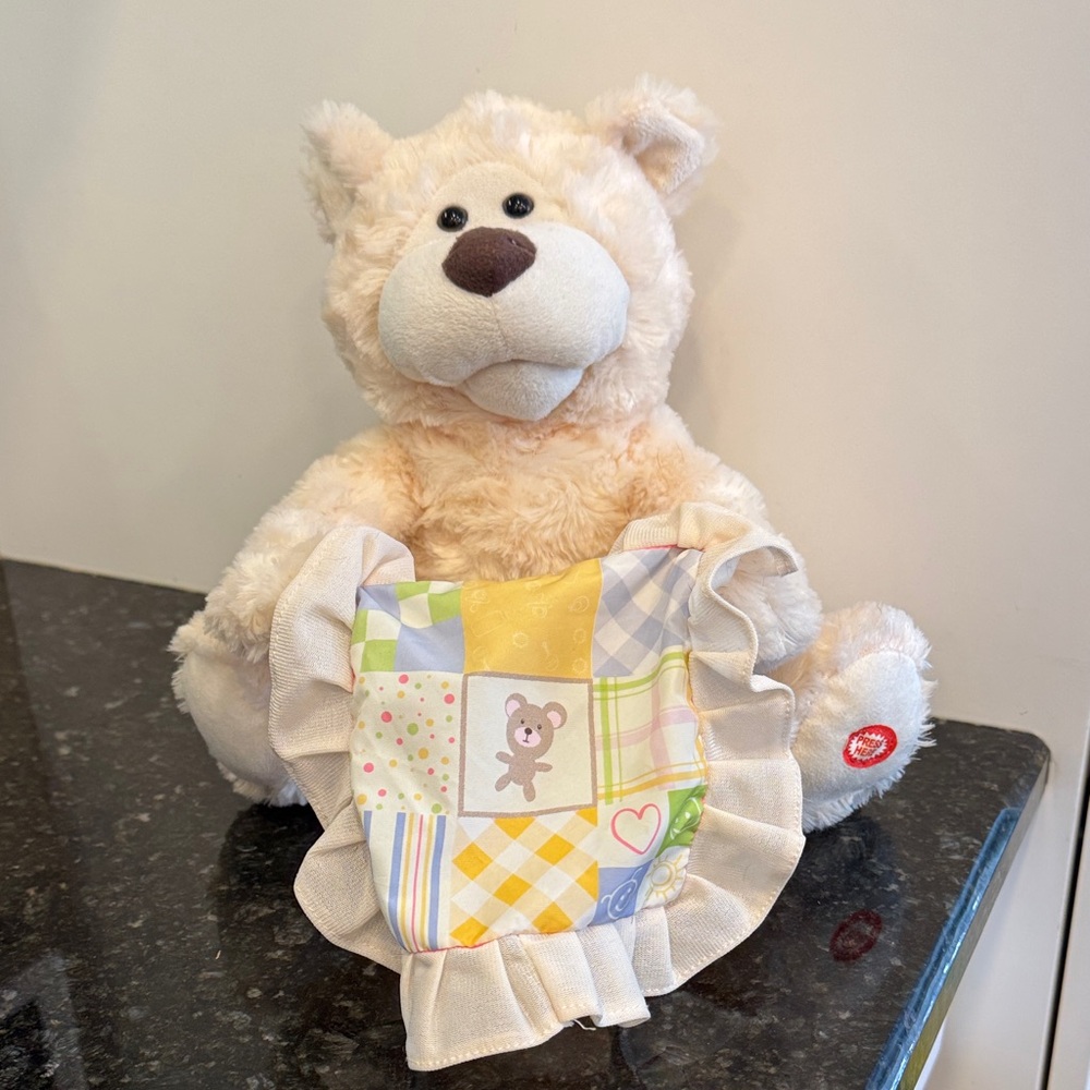 TOY2U STUFFED PLUSH ANIMATED PEEK A BOO TEDDY BEAR SO CUTE.